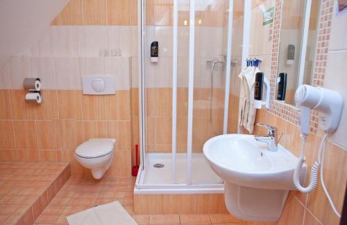 Kralovske Porici Maison | Penzion statek Bernard