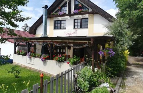 Novosedly nad Nezarkou Maison | Penzion U kostela Mláka