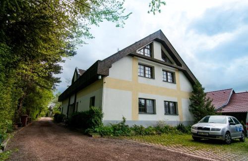 Novosedly nad Nezarkou Maison | Penzion U kostela Mláka