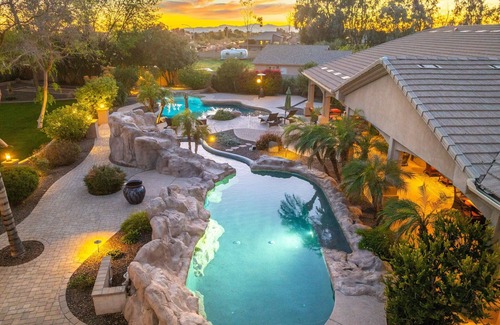 Long Horn Ranch Maison | Peoria 2 Pool House Events. 5 bdrm, heated pool. waterfalls, grass acre