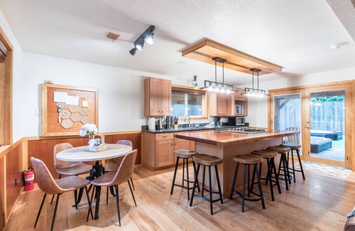 Paradise Estates Cabine | Perch - Juniper Cabin: Cozy A-Frame cabin w/ hot tub