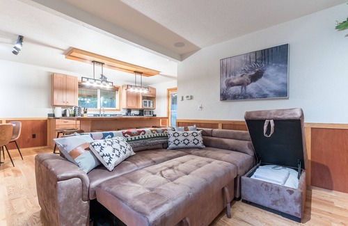 Paradise Estates Cabine | Perch - Juniper Cabin: Cozy A-Frame cabin w/ hot tub