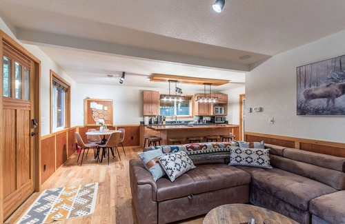 Paradise Estates Cabine | Perch - Juniper Cabin: Cozy A-Frame cabin w/ hot tub