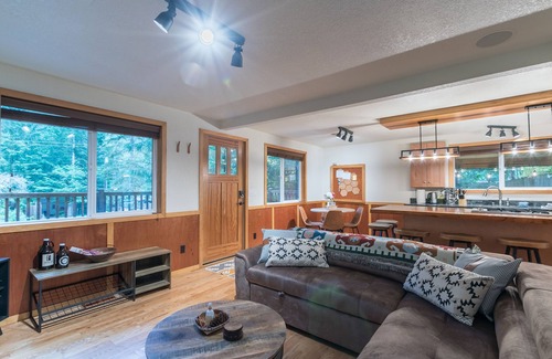 Paradise Estates Cabine | Perch - Juniper Cabin: Cozy A-Frame cabin w/ hot tub
