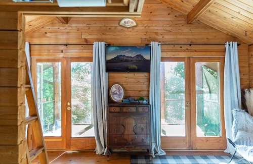 Harrisonville Chalet De Ski | Perched in the Trees, Very Private, Screened in Porch with view