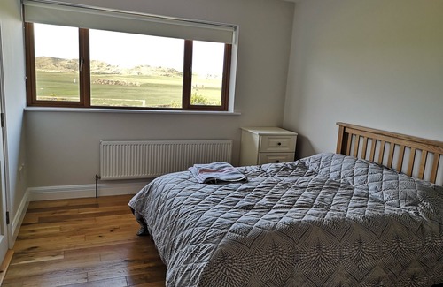 Enniscrone Maison | Perché au bord du golf d'Enniscrone avec vue panoramique.
