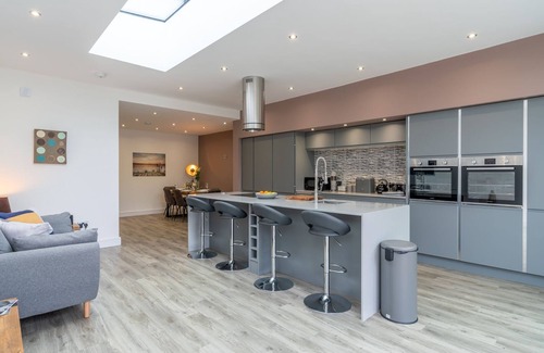 Stratford-upon-Avon Cottage | Percy House - sleeps 6 guests in 3 bedrooms