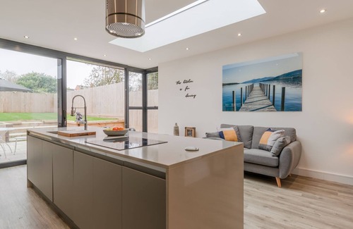 Stratford-upon-Avon Cottage | Percy House - sleeps 6 guests in 3 bedrooms