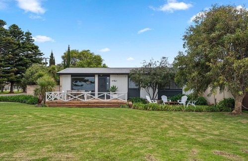 Goolwa Maison | Percys Place- Waterfront, pet and family friendly