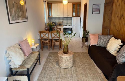 Perdhika Appartement | Perdika's Nest, family friendly house by the sea