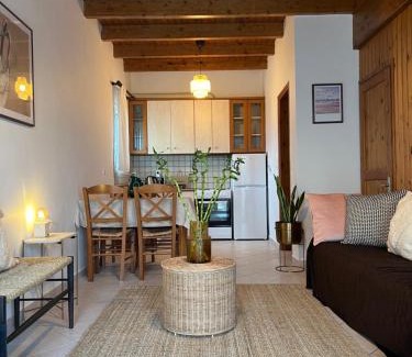 Perdhika Appartement | Perdika's Nest, family friendly house by the sea