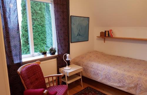 Nordostra Motala Lit Et Petit-Déjeuner | Perenner på bakgården
