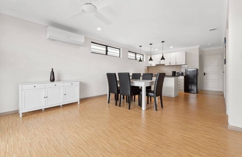 Mooroobool Appartement | PERFECT 2 BEDROOM APARTMENT FOR GROUPS IN INNER-CITY SUBURB CAIRNS