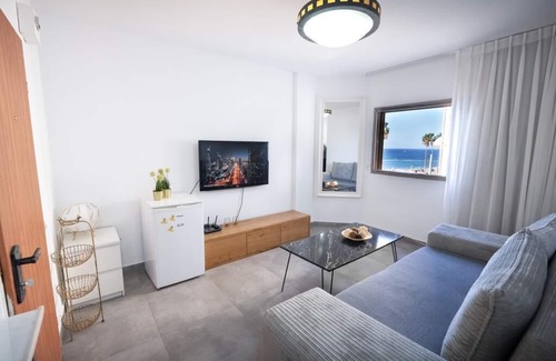 Bat Yam Appartement | Perfect 2-bedroom Sea View apartment in Bat Yam with WiFi