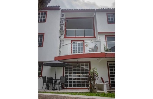 Puente del Mar Maison | Perfect 3 Floor Home w/Private Covered Balcony