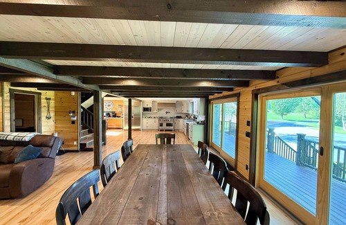 Turin Maison | Perfect 4 bedroom, 4.5 bathroomsnPlenty of parking. Ride trails from house
