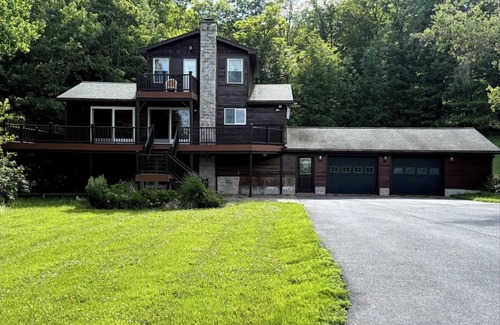 Turin Maison | Perfect 4 bedroom, 4.5 bathroomsnPlenty of parking. Ride trails from house