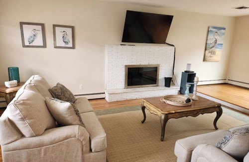 Lido Beach Maison | Perfect 4-Bedroom House Steps to Beach in Lido Beach, NY