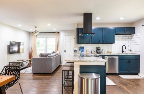 Jefferson Park Maison | Perfect 9 Beds Family Haven in ATL-Large Groups Welcomed.. Large Fenced Yard