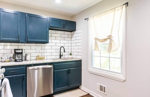 Jefferson Park Maison | Perfect 9 Beds Family Haven in ATL-Large Groups Welcomed.. Large Fenced Yard