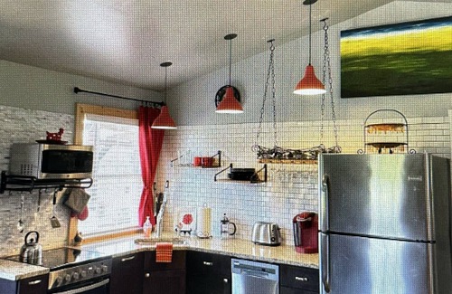 Oakpark Cottage | Perfect and Easy “Get A Way” to Rare Air Farm!