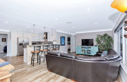 Garden Isles Maison | Parfait Beach House! Grande 3/2 w / piscine chauffée, Lanai couvert & 2M de la plage