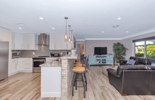 Garden Isles Maison | Parfait Beach House! Grande 3/2 w / piscine chauffée, Lanai couvert & 2M de la plage