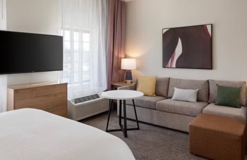 West Bloomington Hôtel | Perfect Business Traveler Room with Complimentary Breakfast