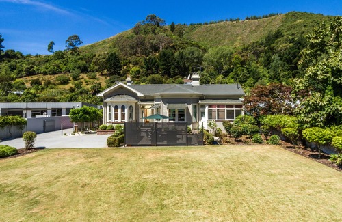 Nelson South Villa | Perfect secluded location at the City Fringe in The Brook