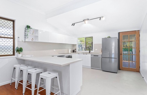 Lammermoor Maison | Perfect Cooee Bay Beach Getaway!
