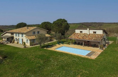 Montdurausse Villa | Perfect Countryside Retreat, Private Heated Pool & Panoramic Views - 5mins from Monclar-de-Quercy!