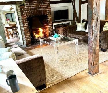 Fyfield Maison | Perfect country cottage retreat!