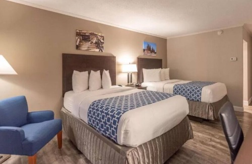 Bethlehem Maison | Perfect Escape! 3 Great Units, Pool, Restaurant, Near SteelStacks, Pet Friendly!