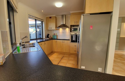 Amaroo Maison | Perfect family home! Free WiFi, Netflix