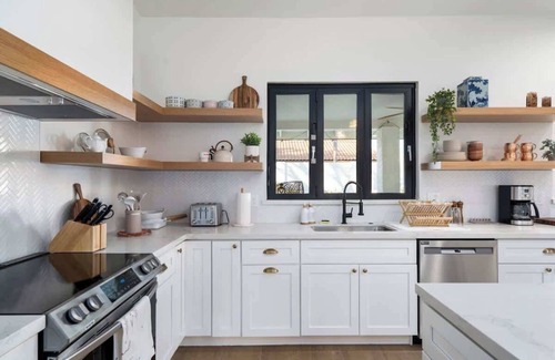 Paradise Valley Village Maison | Perfect Family Retreat: Pool, Mini Golf + Jacuzzi