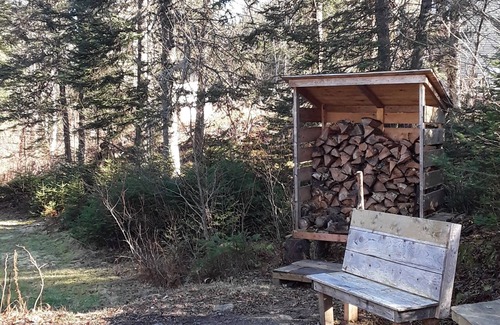 Notre-Dame-Des-Bois Chalet De Ski | Parfait pour reprendre son souffle vous serez charmé des beautés de la nature.