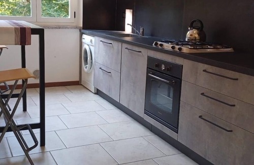 Roe Volciano Appartement | Spacieux et lumineux dans un endroit unique et paisible, à dix minutes de la plage et de Salò