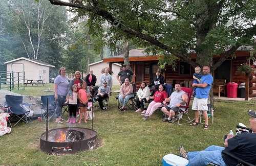 Mountain Cabine | Perfect for Couples, Pet Friendly, Wildlife Theme, Log Cabin, Fireplace