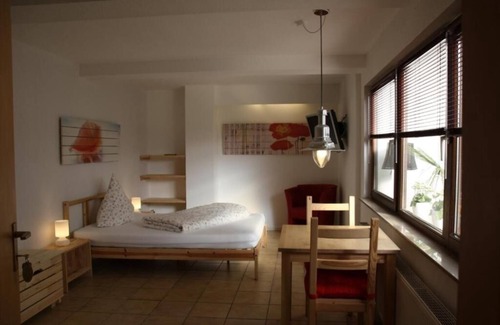 Neuwerk Hôtel | Perfect for craftsmen: affordable double room near the highway