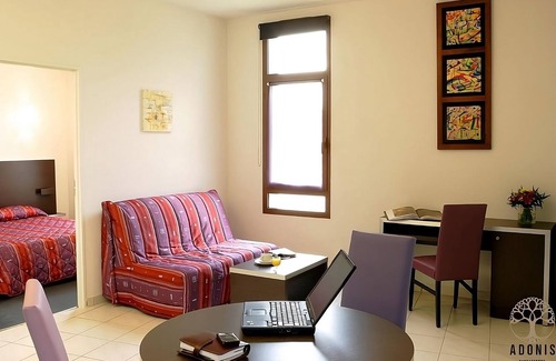 Carcassonne Hôtel | Perfect for Families! 2 Units Close to Jardin des Plantes & Maison des Mémoires!