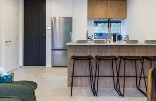 Saint Albans Maison | Perfect for Groups: Stylish 4BR Devonport Stay