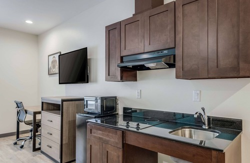 Katy Hôtel | Perfect for Groups! 3 Relaxing Units with Free Parking and Free Breakfast!