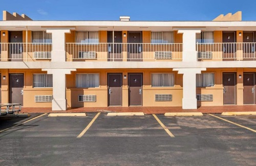 Elk City Maison | Perfect For Groups! 4 Spacious Units, Close to Ackley Park and Storm House