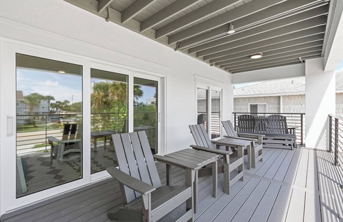 New Smyrna Beach Maison | 🌊Perfect for Large Groups + Families | Steps to Beach | Flip Flop Living NSB🌊