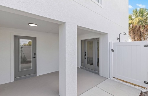 New Smyrna Beach Maison | 🌊Perfect for Large Groups + Families | Steps to Beach | Flip Flop Living NSB🌊