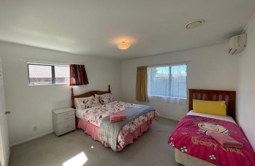 Owhata Maison | Perfect for Large Group-Near Redwood Forest