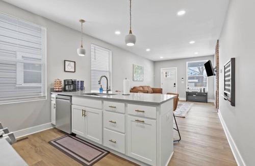 Livingston Park Maison | 293) Perfect for larger groups + Hot Tub!