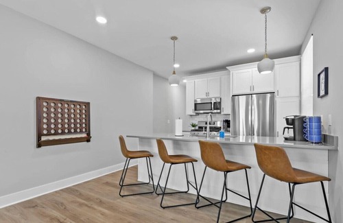 Livingston Park Maison | 293) Perfect for larger groups + Hot Tub!