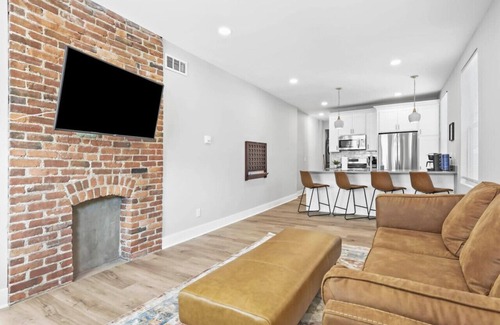 Livingston Park Maison | 293) Perfect for larger groups + Hot Tub!
