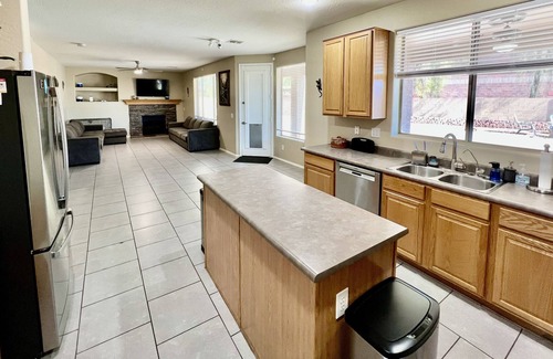Coldwater Ridge Maison | Perfect for longer stays. Huge backyard! 2700 Sq Ft home